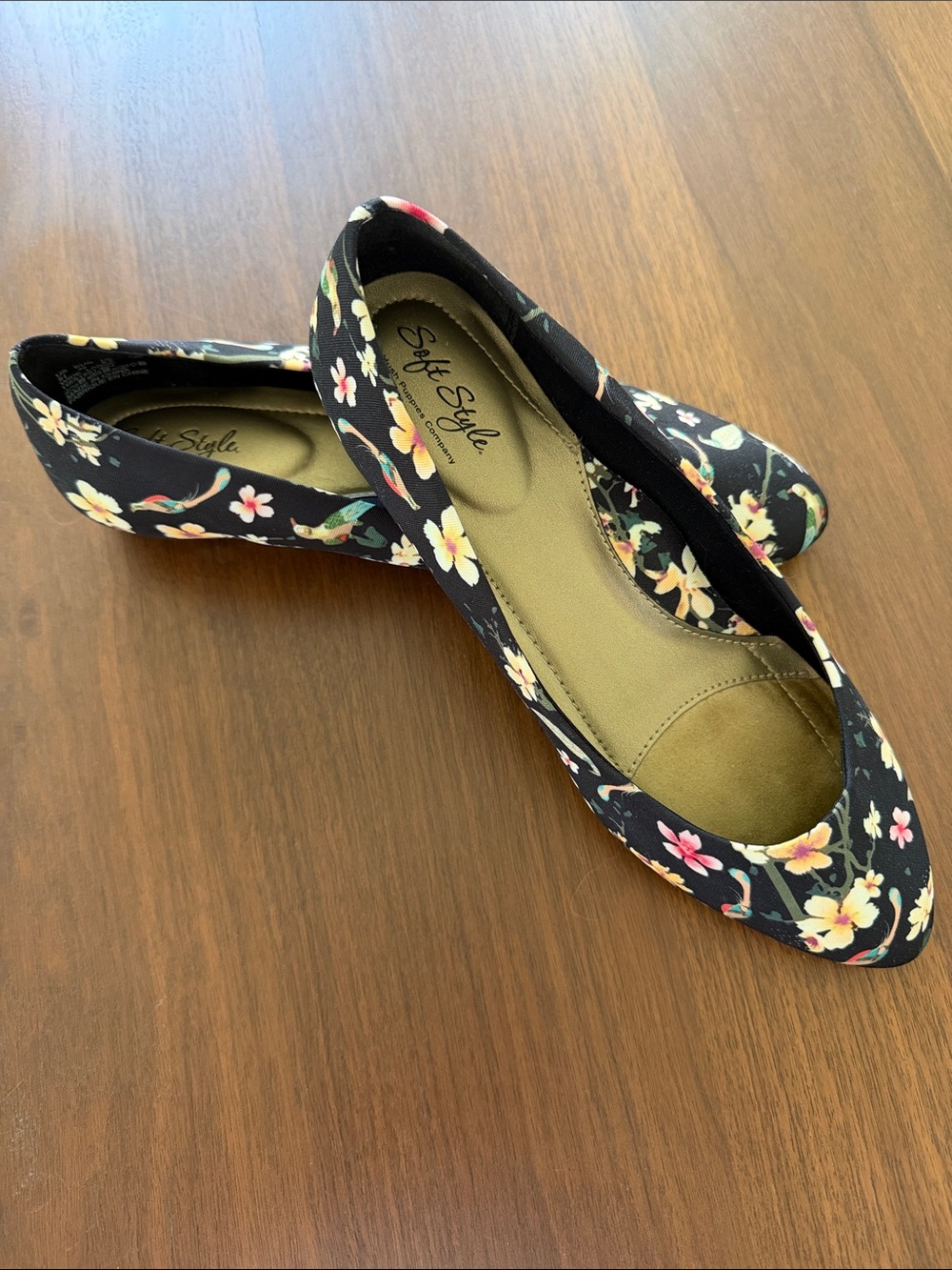Soft Style Black Floral Pointed-Toe Flats Like New 8.5